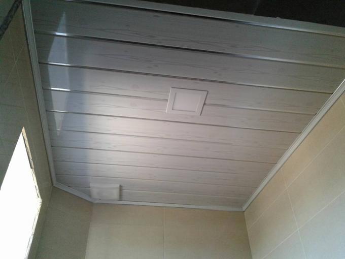 Los paneles incombustibles del PVC del techo para la decoración
