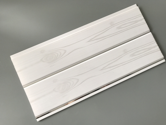 Los paneles plásticos del trazador de líneas de la pared de la superficie de impresión, revestimiento de madera de madera blanco para las paredes