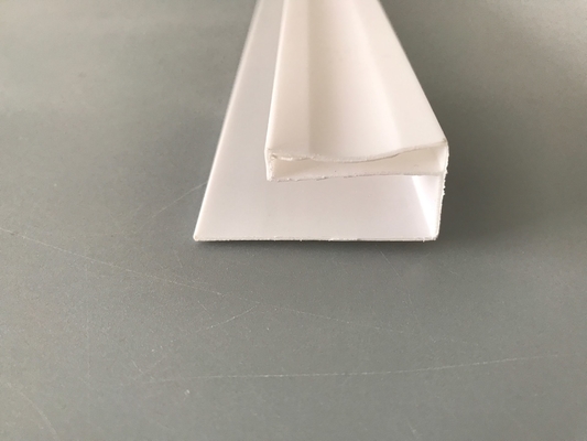 La impresión brillante sacó protección ULTRAVIOLETA de la prenda impermeable plástica del canal U
