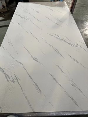 Panel de pared de PVC blanco de 3 mm 1220 * 2440 mm hojas de mármol UV tablero para pared decorativa interior