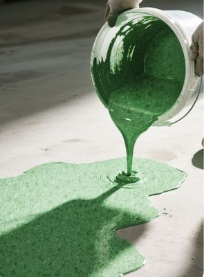 Pintura autonivelante de dos componentes Epoxi para suelo de mármol y piedra Revestimiento de suelo de resina epoxi respetuoso con el medio ambiente Suelo de arena de color para uso doméstico
