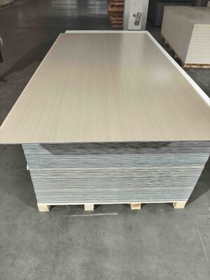 8mm 4ft * 8ft Panel de pared de PVC de madera grande para paredes interiores Decorativa hoja de cristal de carbono