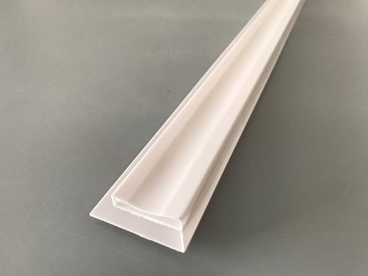 Accesorios de PVC para la instalación de paneles de PVC de perfil blanco de PVC-U Impresión brillante de plástico extrudido de canal U Protección UV a prueba de agua